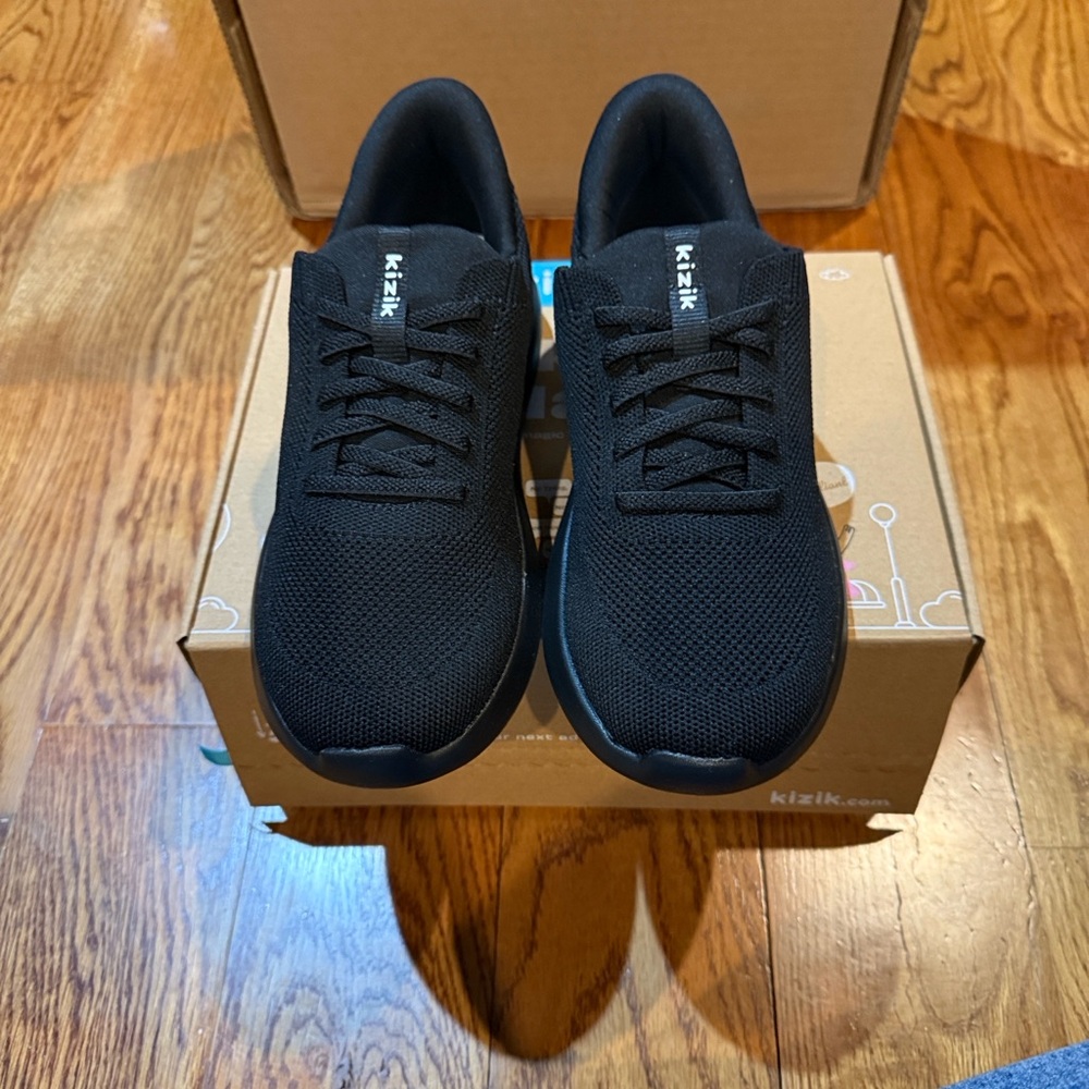 Kizik Athens kids black sneakers new - Picture 2 of 4